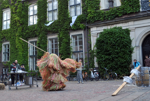 Henrik Plenge Jakobsen, Ubuah. Tournament d’objet. Charlottenborg, Copenhagen, 2013. Photo : Andreas Johnsen 