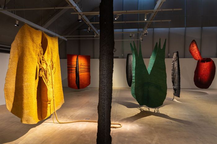 View of Magdalena Abakanowicz:&nbsp;Crossing Boundaries, HAM Helsinki Art Museum, 2026. Photo: HAM / Maija Toivanen