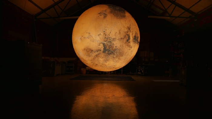 Luke Jerram, Mars, 2023. Inflatable sculpture, fabric, internal lighting, accompanying soundtrack. Courtesy of the artist.